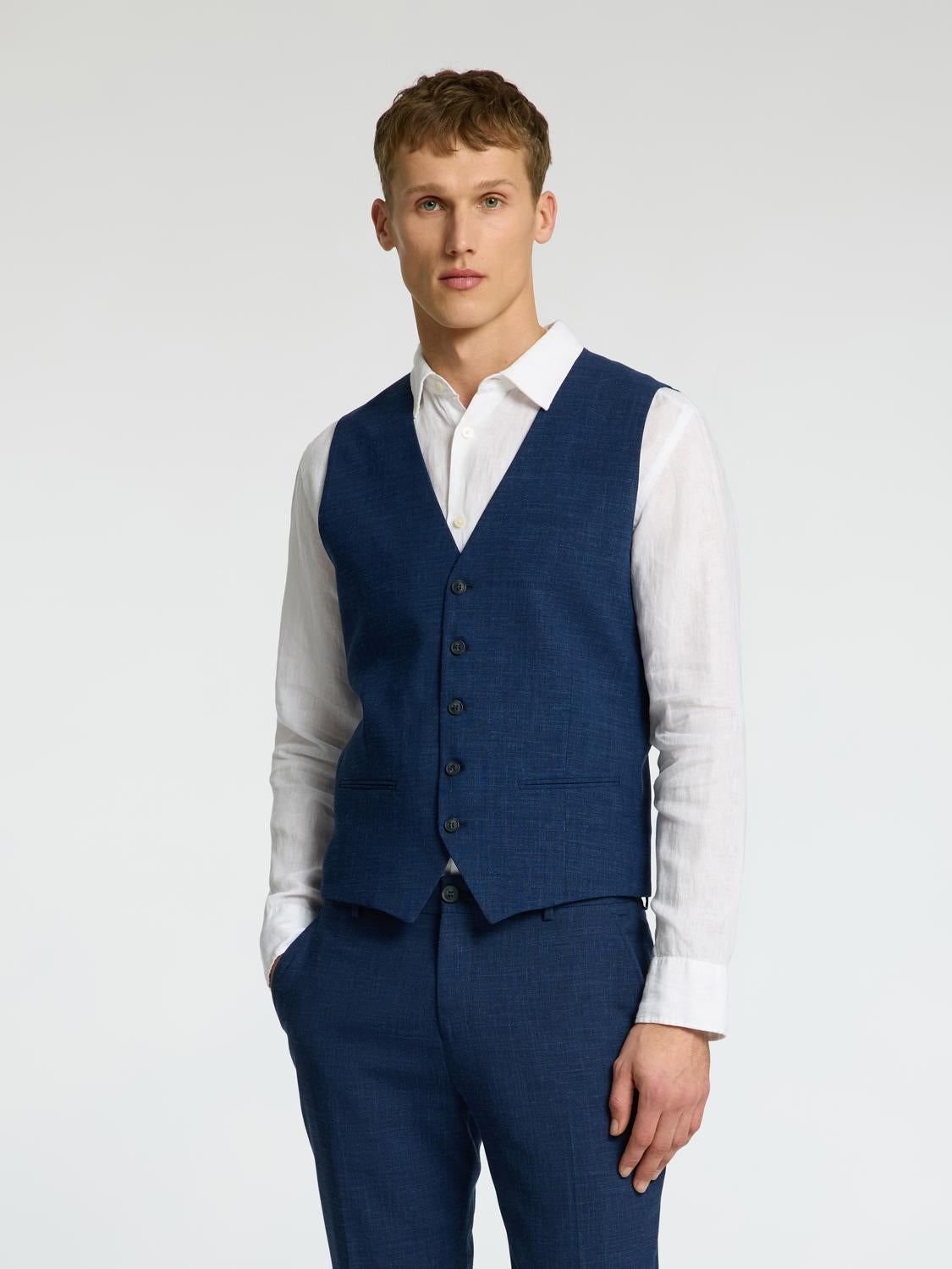 model_shot-front